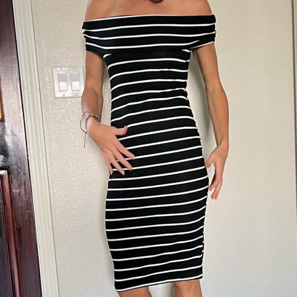 Ribbed Striped Off the Shoulder Dress from Vici Sz M